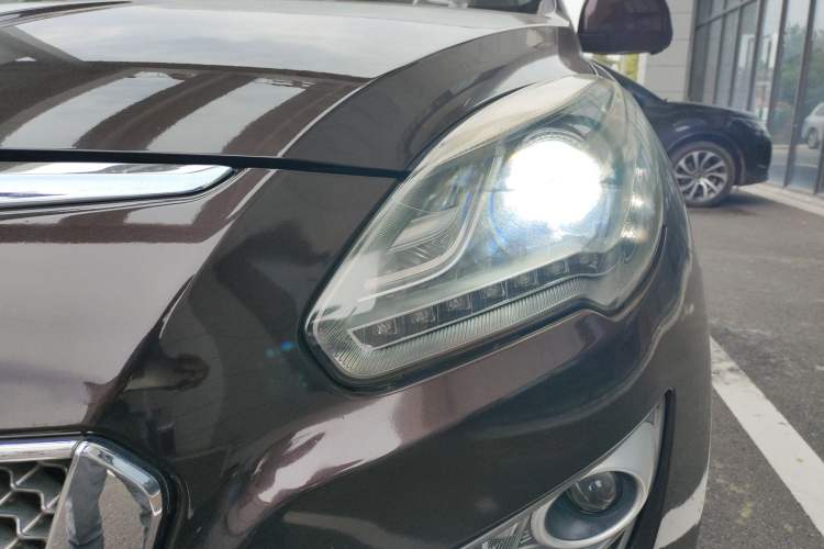 Used Luxgen Great 7 SUV 2014 2.2T Two-Wheel-Drive Smart Version Left Front Headlight