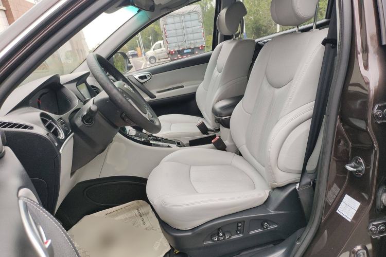 Used Luxgen Great 7 SUV 2014 2.2T Two-Wheel-Drive Smart Version Left Front Seat