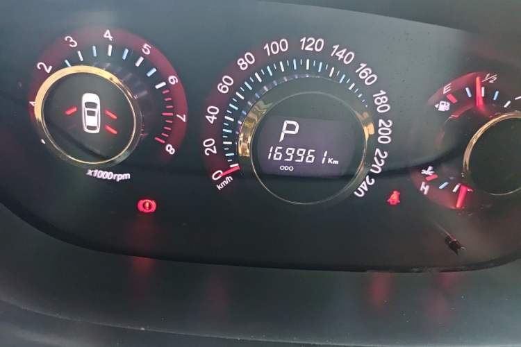 Used Luxgen Great 7 SUV 2014 Honor Collection Edition 2.2T Two-Wheel Drive Smart Model Odometer Close Up