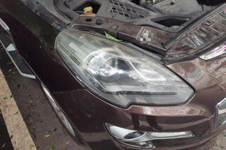 Used Luxgen Great 7 SUV 2014 2.2T Two-Wheel-Drive Smart Version Right Front Headlight