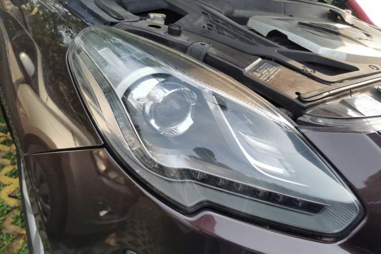 Used Luxgen Great 7 SUV 2014 2.2T Two-Wheel-Drive Smart Version Right Front Headlight