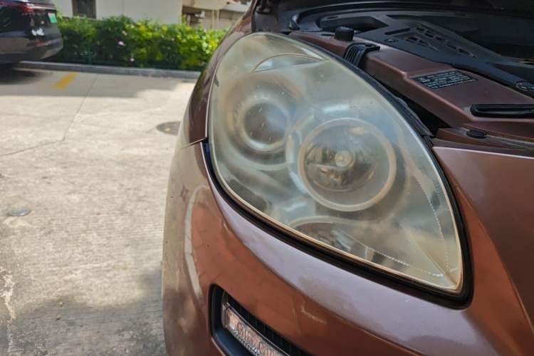 Used Luxgen Great 7 SUV 2014 Honor Collection Edition 2.2T Two-Wheel Drive Smart Model Right Front Headlight