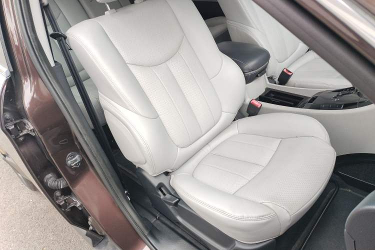 Used Luxgen Great 7 SUV 2014 2.2T Two-Wheel-Drive Smart Version Right Front Seat