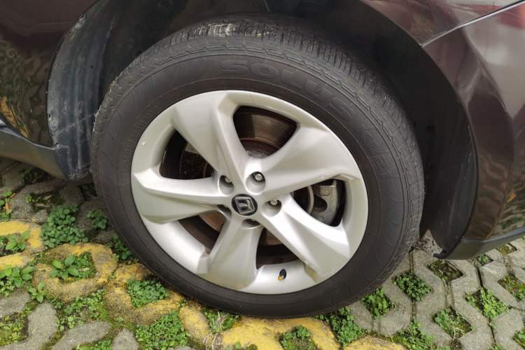 Used Luxgen Great 7 SUV 2014 2.2T Two-Wheel-Drive Smart Version Right Front Wheel Hub