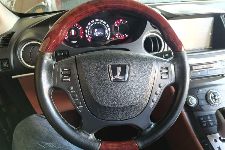 Used Luxgen Great 7 SUV 2014 2.2T Two-Wheel-Drive Smart Version Steering Wheel