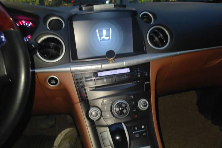 Used Luxgen Great 7 SUV 2014 2.2T Two-Wheel-Drive Smart Version Audio And AC Panel