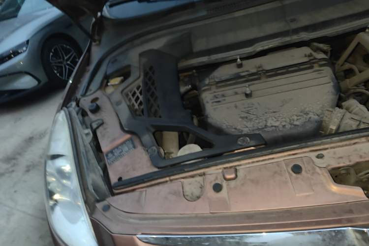 Used Luxgen Great 7 SUV 2014 2.2T Two-Wheel-Drive Smart Version Engine Bay Right