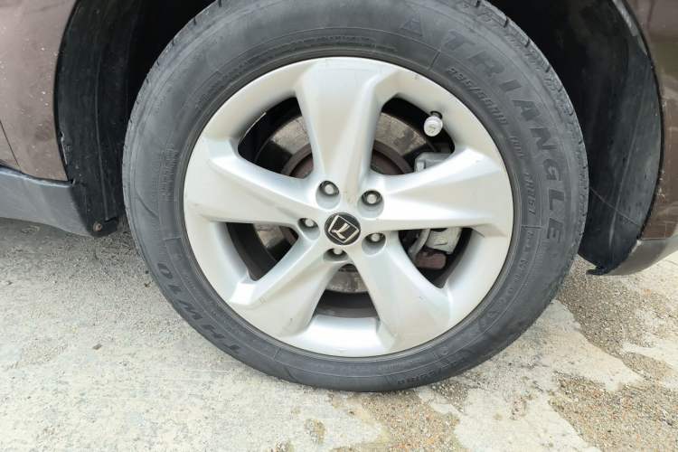 Used Luxgen Great 7 SUV 2014 2.2T Four-Wheel Drive Prestige Version Right Front Wheel Hub