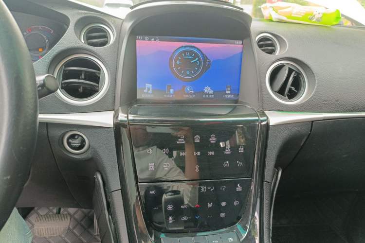 Used Luxgen Great 7 SUV 2014 2.2T Two-Wheel-Drive Smart Version Audio And AC Panel