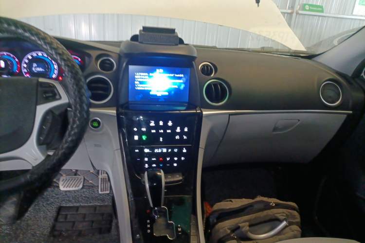 Used Luxgen Great 7 SUV 2014 2.2T Two-Wheel-Drive Smart Version Audio And AC Panel