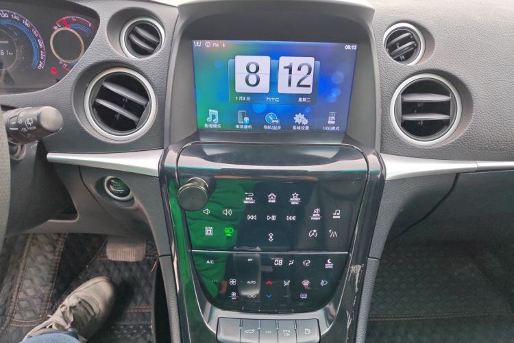 Used Luxgen Great 7 SUV 2014 2.2T Two-Wheel-Drive Smart Version Audio And AC Panel