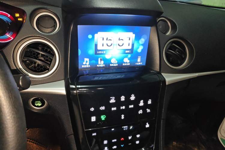 Used Luxgen Great 7 SUV 2014 2.2T Two-Wheel-Drive Smart Version Audio And AC Panel