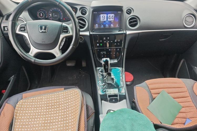 Used Luxgen Great 7 SUV 2014 2.2T Two-Wheel-Drive Smart Version Center Console