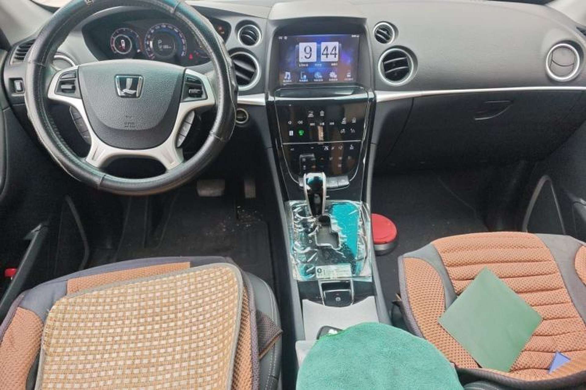 Used Luxgen Great 7 SUV 2014 2.2T Two-Wheel-Drive Smart Version Center Console