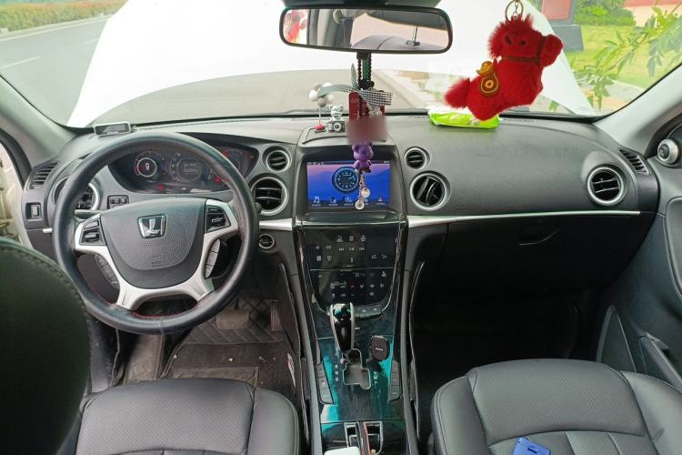 Used Luxgen Great 7 SUV 2014 2.2T Two-Wheel-Drive Smart Version Center Console