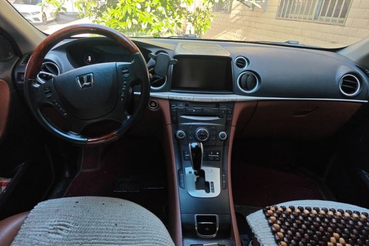 Used Luxgen Great 7 SUV 2014 Honor Collection Edition 2.2T Two-Wheel Drive Smart Model Center Console