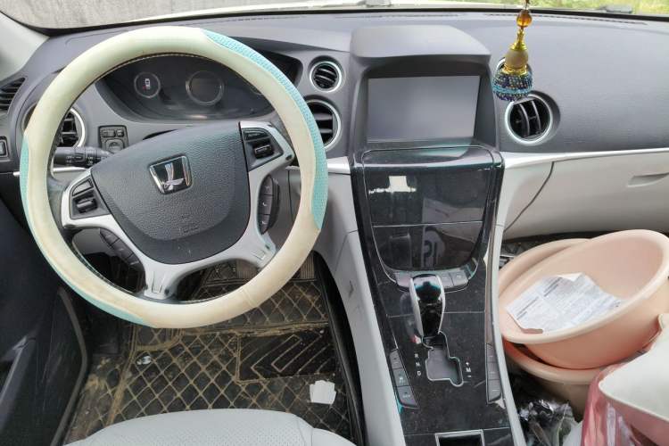 Used Luxgen Great 7 SUV 2014 2.2T Two-Wheel-Drive Smart Version Center Console