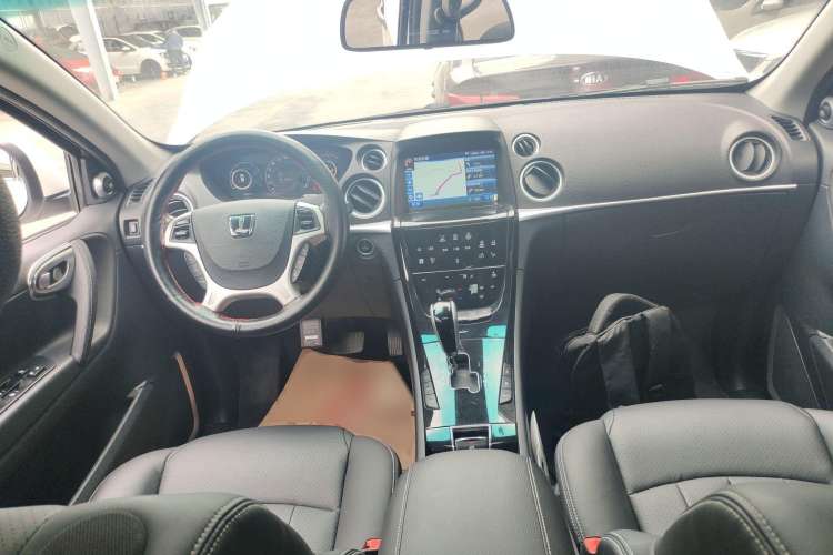 Used Luxgen Great 7 SUV 2014 2.2T Four-Wheel Drive Flagship Version Center Console