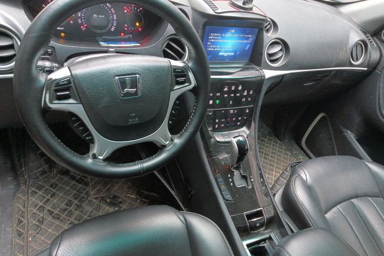 Used Luxgen Great 7 SUV 2014 2.2T Four-Wheel Drive Flagship Version Center Console