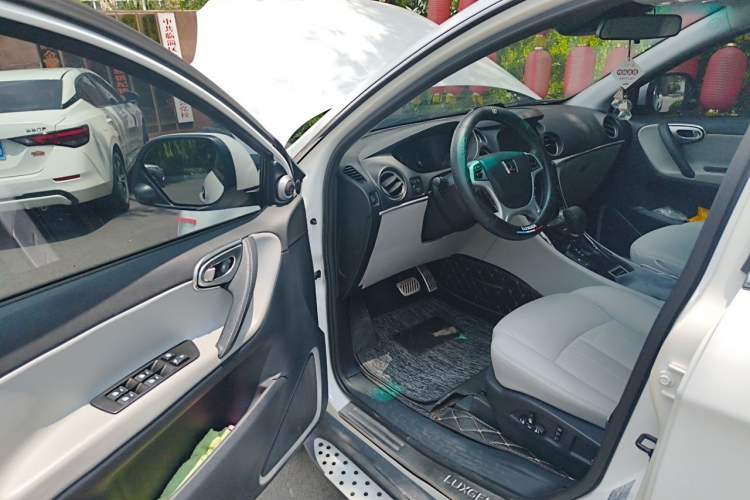 Used Luxgen Great 7 SUV 2014 2.2T Two-Wheel-Drive Smart Version Driver Seat