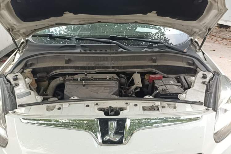 Used Luxgen Great 7 SUV 2014 2.2T Two-Wheel-Drive Smart Version Engine Bay