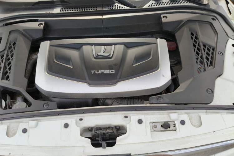 Used Luxgen Great 7 SUV 2014 2.2T Two-Wheel-Drive Smart Version Engine Bay