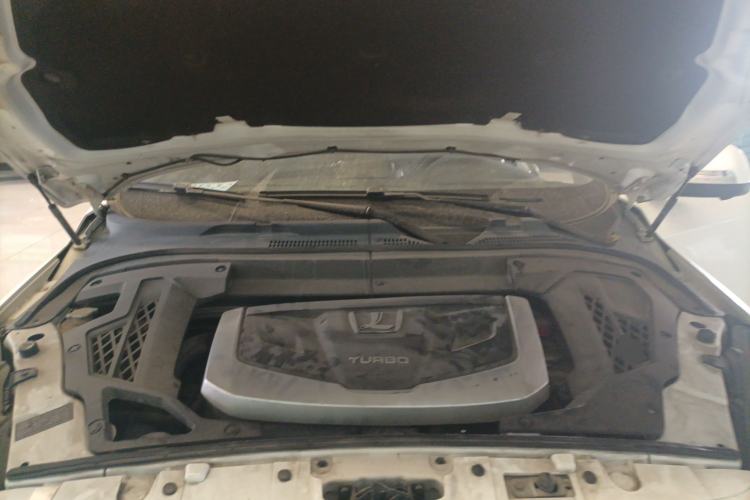 Used Luxgen Great 7 SUV 2014 2.2T Two-Wheel-Drive Smart Version Engine Bay