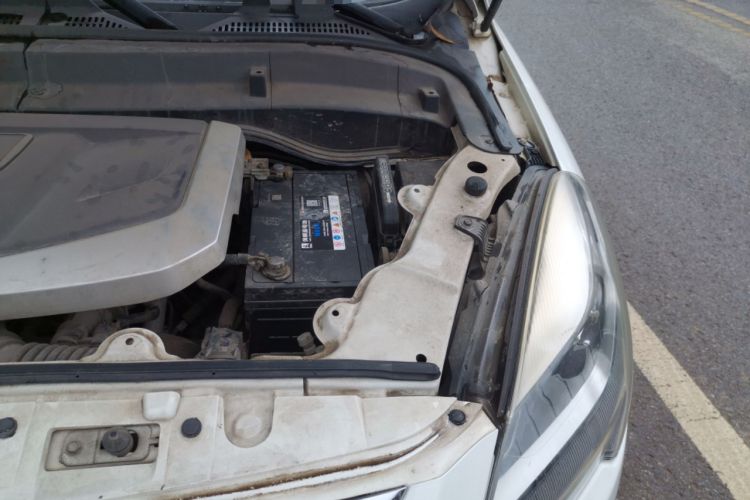 Used Luxgen Great 7 SUV 2014 2.2T Two-Wheel-Drive Smart Version Engine Bay Left