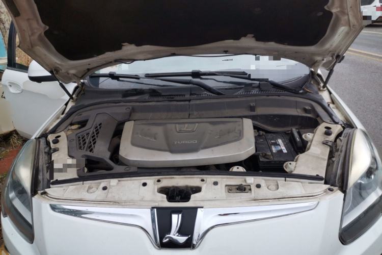 Used Luxgen Great 7 SUV 2014 2.2T Two-Wheel-Drive Smart Version Engine Bay