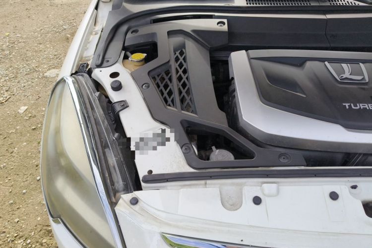 Used Luxgen Great 7 SUV 2014 2.2T Two-Wheel-Drive Smart Version Engine Bay Right