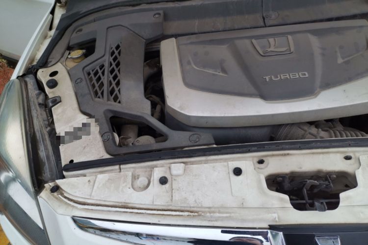 Used Luxgen Great 7 SUV 2014 2.2T Two-Wheel-Drive Smart Version Engine Bay Right