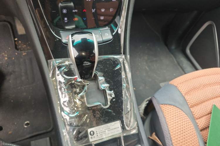 Used Luxgen Great 7 SUV 2014 2.2T Two-Wheel-Drive Smart Version Gear Lever