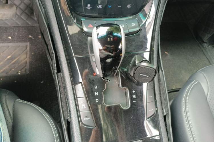 Used Luxgen Great 7 SUV 2014 2.2T Two-Wheel-Drive Smart Version Gear Lever
