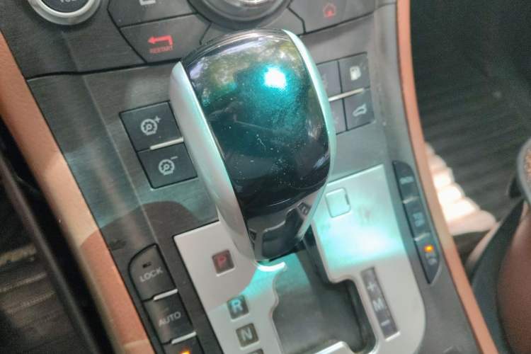 Used Luxgen Great 7 SUV 2014 2.2T Four-Wheel Drive Prestige Version Gear Lever