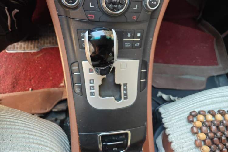 Used Luxgen Great 7 SUV 2014 Honor Collection Edition 2.2T Two-Wheel Drive Smart Model Gear Lever