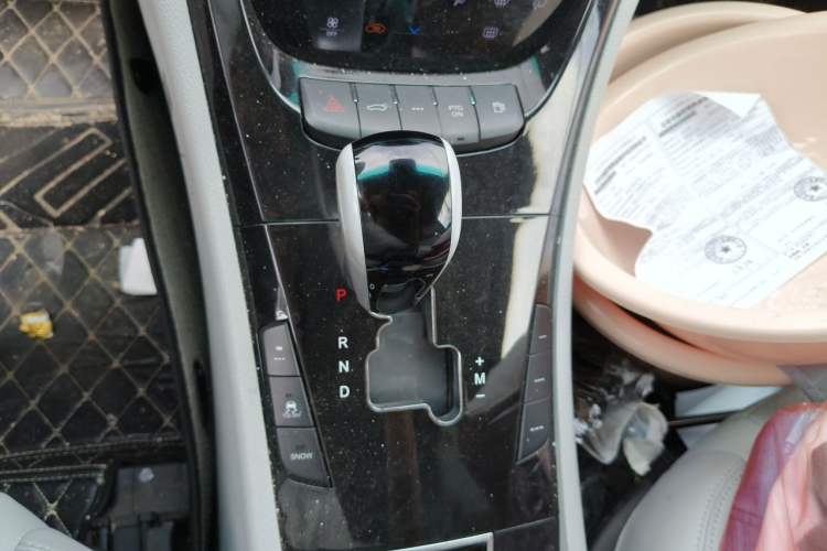 Used Luxgen Great 7 SUV 2014 2.2T Two-Wheel-Drive Smart Version Gear Lever