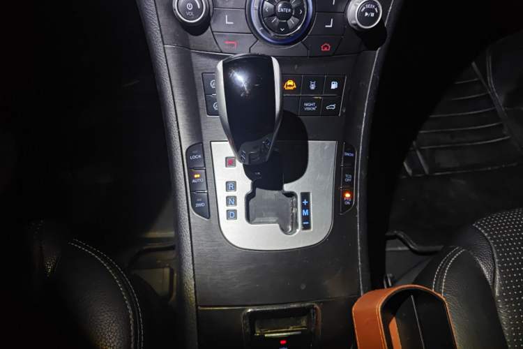 Used Luxgen Great 7 SUV 2014 2.2T Four-Wheel Drive Prestige Version Gear Lever