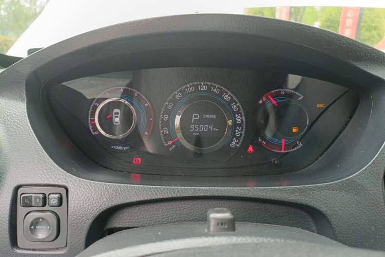 Used Luxgen Great 7 SUV 2014 2.2T Two-Wheel-Drive Smart Version Instrument Cluster