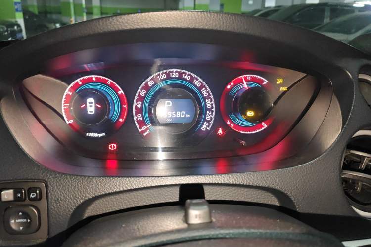 Used Luxgen Great 7 SUV 2014 2.2T Two-Wheel-Drive Smart Version Instrument Cluster