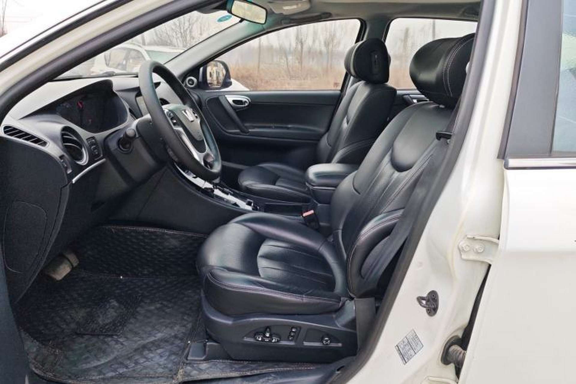 Used Luxgen Great 7 SUV 2014 2.2T Two-Wheel-Drive Smart Version Left Front Seat