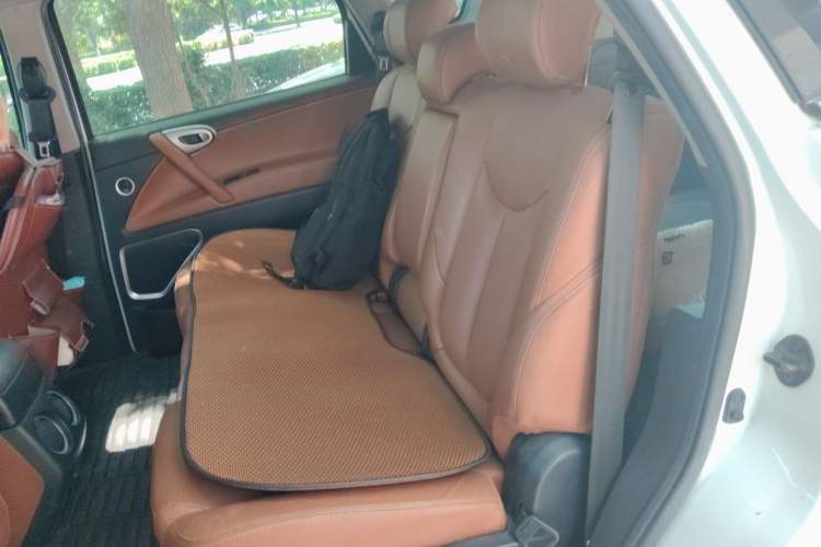 Used Luxgen Great 7 SUV 2014 2.2T Four-Wheel Drive Prestige Version Left Rear Seat