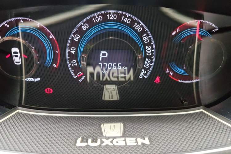 Used Luxgen Great 7 SUV 2014 Honor Collection Edition 2.2T Two-Wheel Drive Smart Model Odometer Close Up