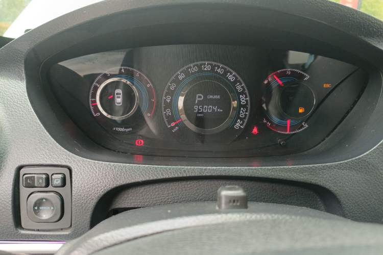 Used Luxgen Great 7 SUV 2014 2.2T Two-Wheel-Drive Smart Version Odometer Close Up