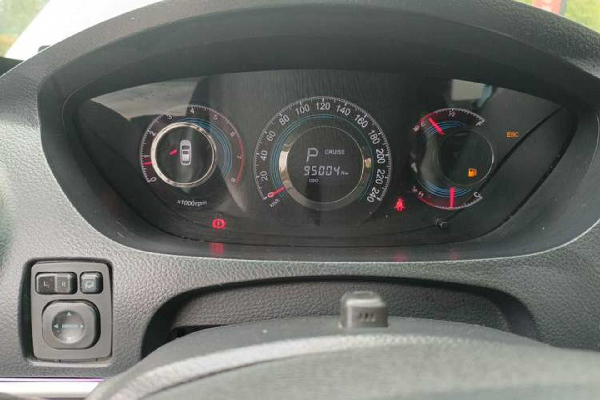 Used Luxgen Great 7 SUV 2014 2.2T Two-Wheel-Drive Smart Version Odometer Close Up
