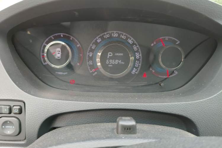 Used Luxgen Great 7 SUV 2014 2.2T Two-Wheel-Drive Smart Version Odometer Close Up