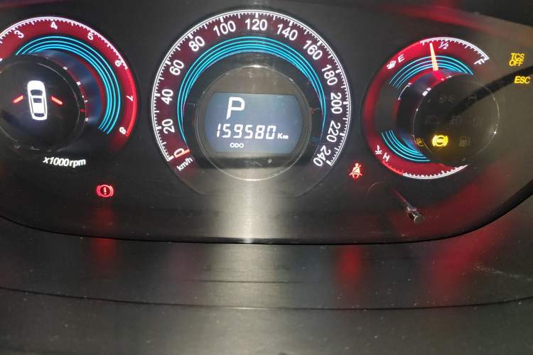Used Luxgen Great 7 SUV 2014 2.2T Two-Wheel-Drive Smart Version Odometer Close Up