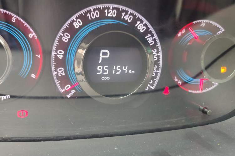 Used Luxgen Great 7 SUV 2014 2.2T Four-Wheel Drive Flagship Version Odometer Close Up
