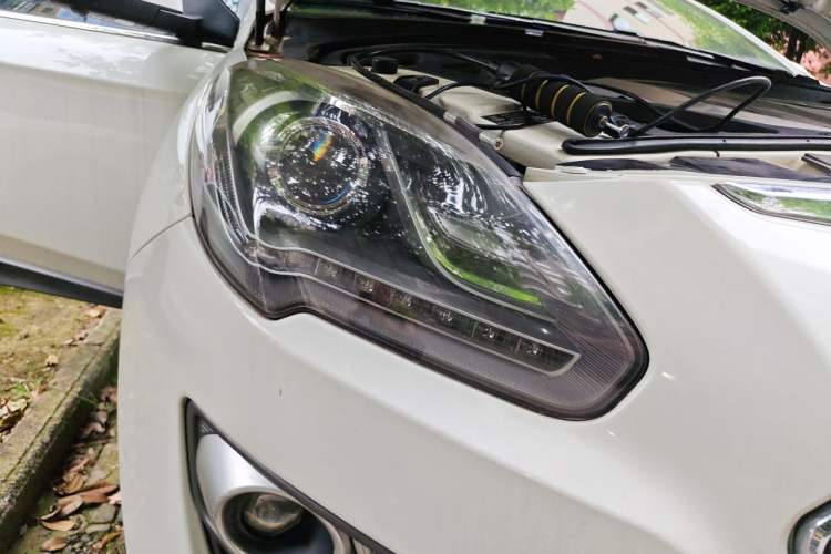 Used Luxgen Great 7 SUV 2014 Honor Collection Edition 2.2T Two-Wheel Drive Smart Model Right Front Headlight