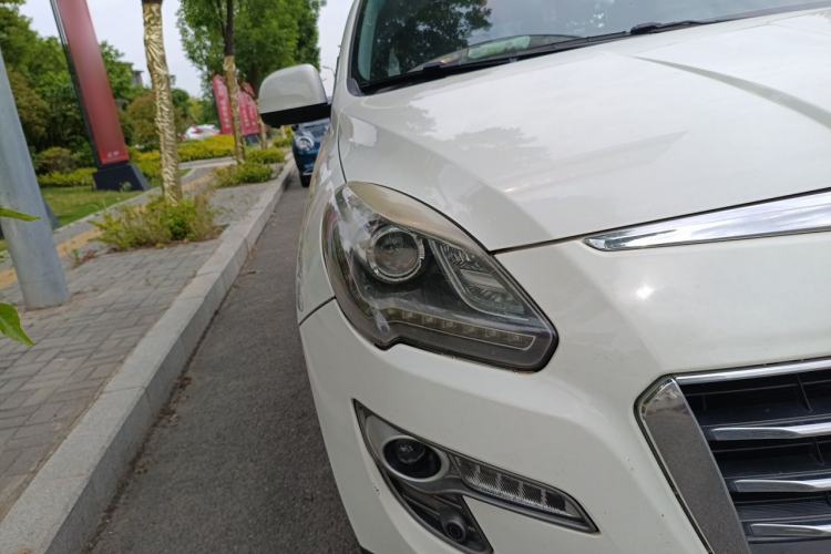 Used Luxgen Great 7 SUV 2014 2.2T Two-Wheel-Drive Smart Version Right Front Headlight