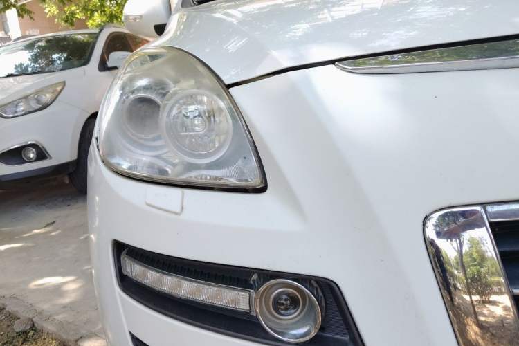 Used Luxgen Great 7 SUV 2014 2.2T Four-Wheel Drive Prestige Version Right Front Headlight
